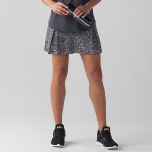 lululemon athletica Dresses & Skirts - Lululemon Lost In Pace Skirt